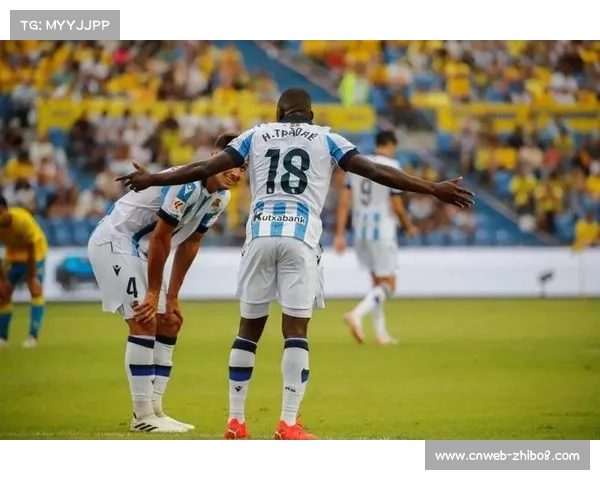 奥维耶多门将埃斯坎德尔扑救95次，成半程扑救王